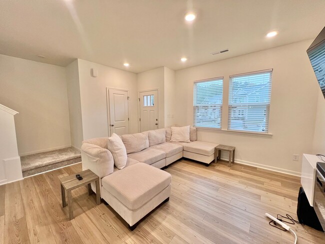 Building Photo - Luxurious, Newly Built 3BD, 2.5BA Raleigh ...