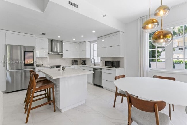 Building Photo - 19217 Fisher Island Dr