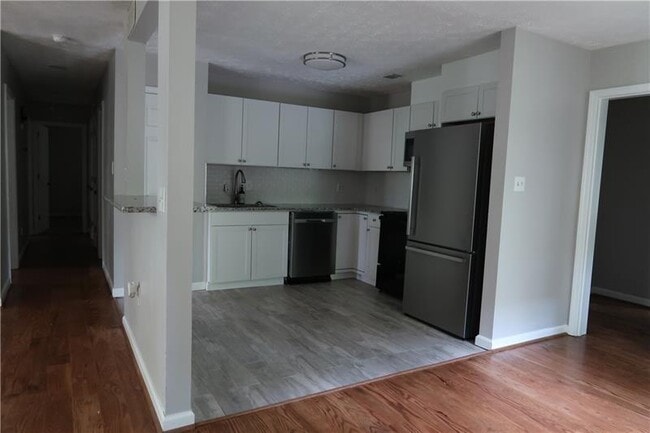 Building Photo - 4944 Shiloh Dr