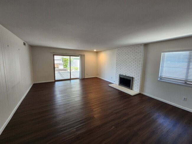Building Photo - 4 Bedroom Single Story House in University City