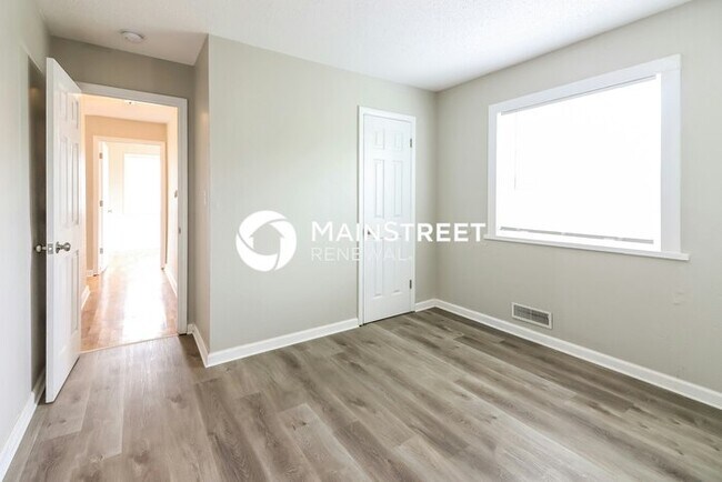 Building Photo - 3 Bedroom Pet-Friendly Home in Belton, MO with Main Street Renewal