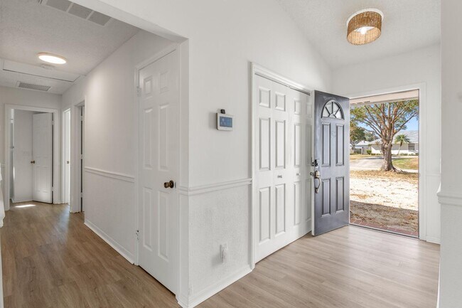 Building Photo - 1816 14th Ave SW