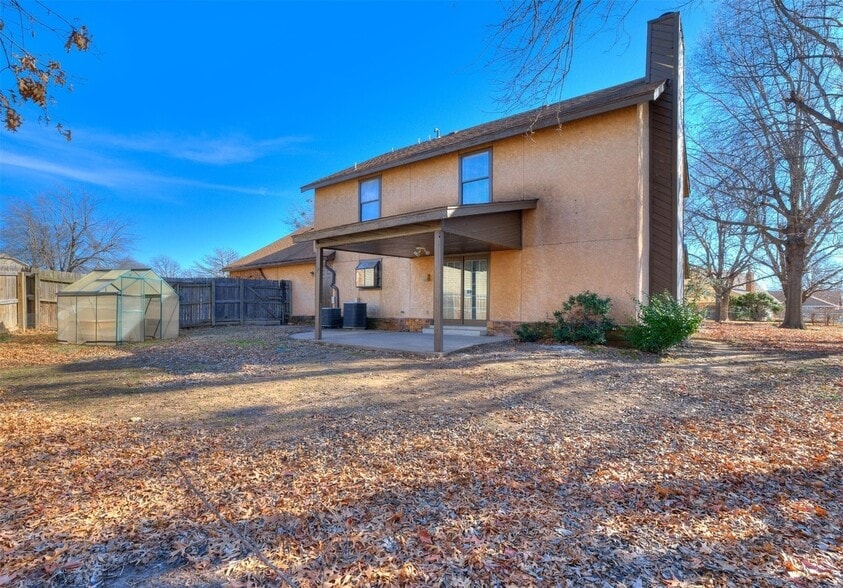 Building Photo - 2605 W Washington Cir