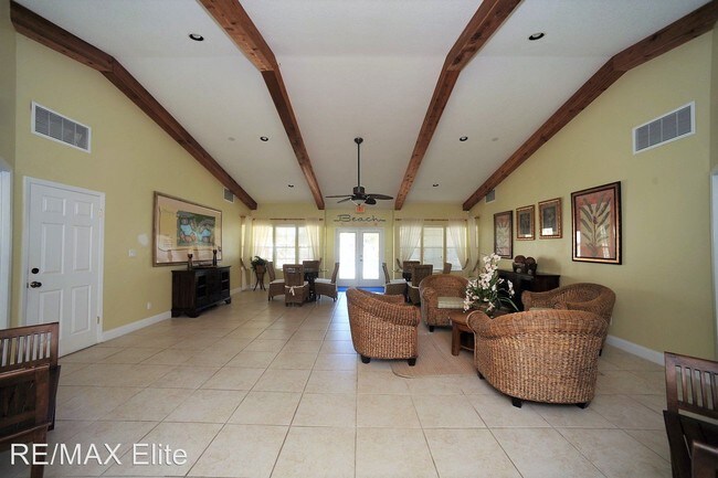 Building Photo - 1801 Island Club Dr