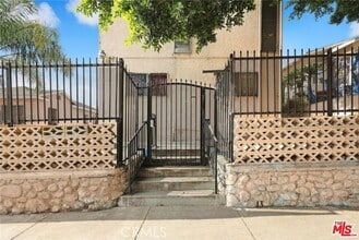 Building Photo - 959 S Soto St