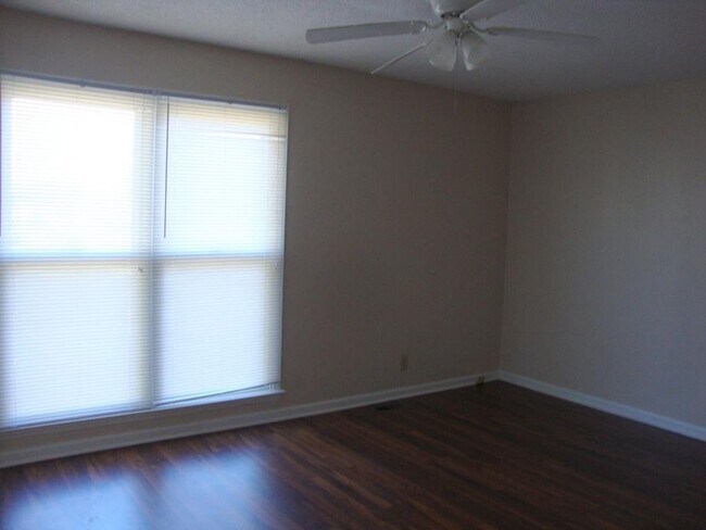 Building Photo - 2208 Patriot Dr