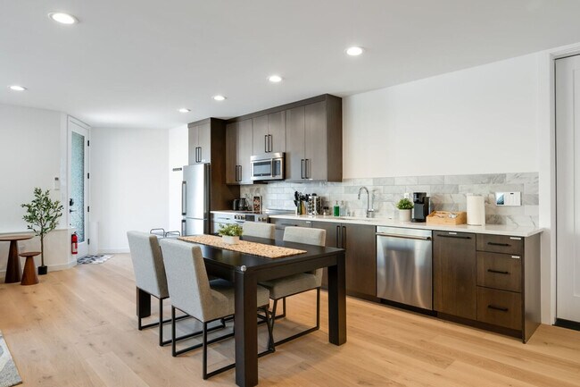 Building Photo - 5300 NE 67th St