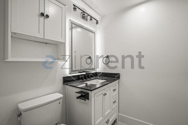 Building Photo - 16810 Picadilly Ln