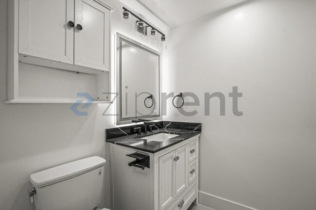 Building Photo - Unit