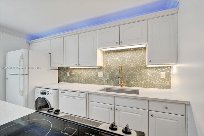 Building Photo - 815 NE 28th St