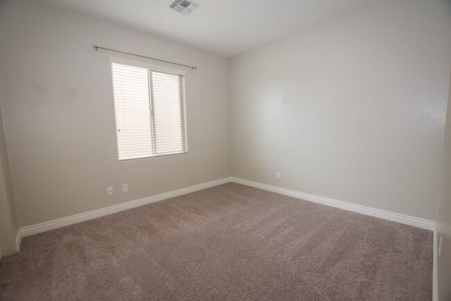 Building Photo - Executive home in The Estates at Holiday! ...