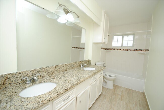 Building Photo - 11511 Creekhurst Dr