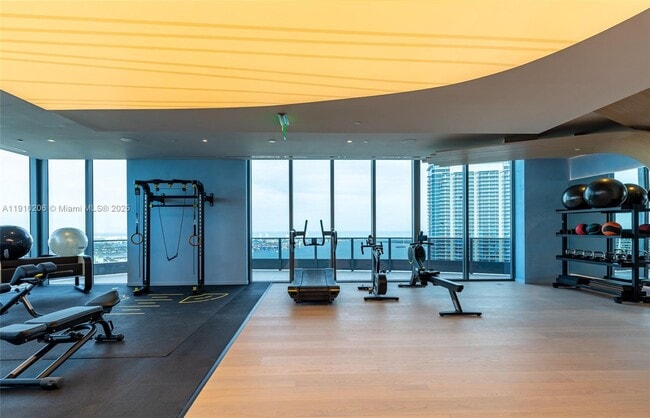 Building Photo - 1000 Brickell Plaza