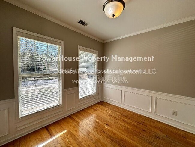 Building Photo - 2403 Walnut Tree Ln