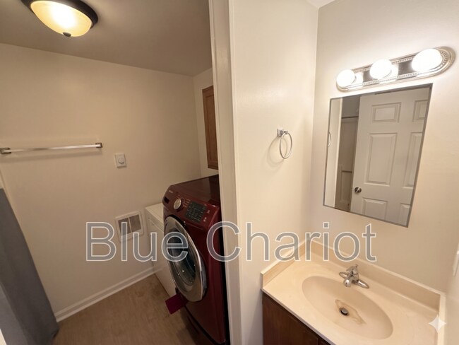 Building Photo - 502 Raynor St