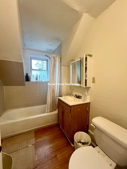Building Photo - 187 Beacon St