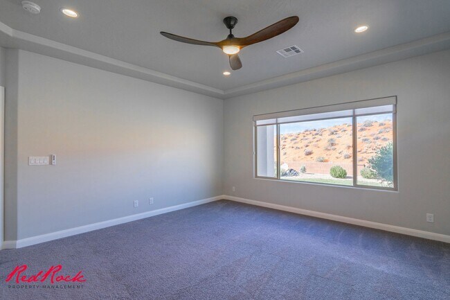 Building Photo - Stunning 4 Bedroom Home with Gorgeous Back...