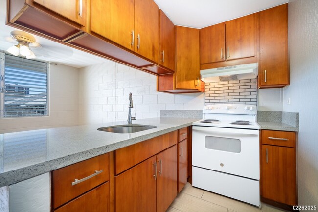 Building Photo - AVAILABLE NOW! UPGRADED 1BR/1BA/1PKG UNIT ...