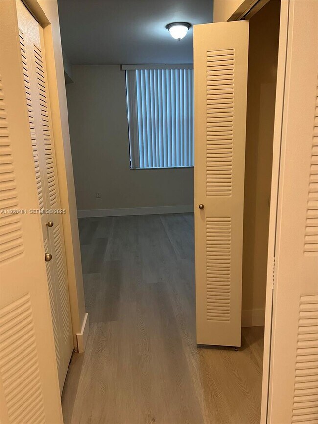 Building Photo - 1919 Van Buren St