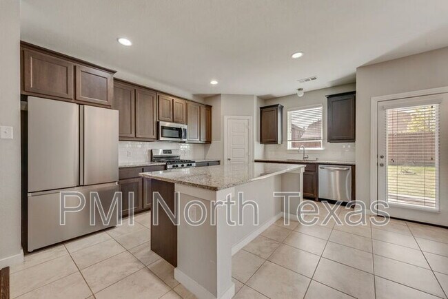 Building Photo - 1900 Spoonbill Dr