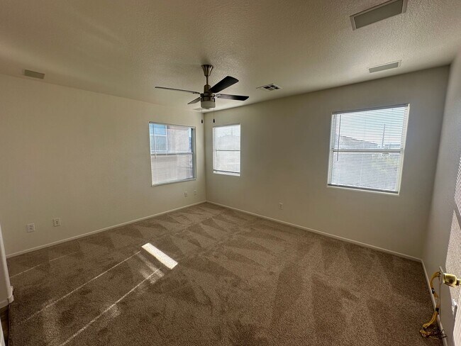 Building Photo - Beautiful 3 Bedroom Home with RV Parking