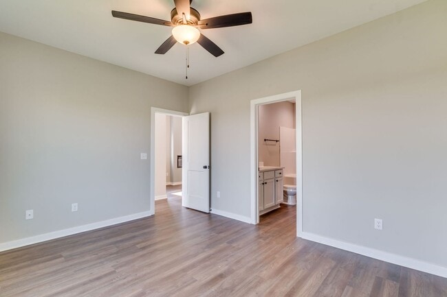Building Photo - Area151-Cromwell Plan
