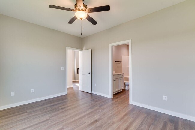 Building Photo - Area151-Cromwell Plan MODEL UNIT