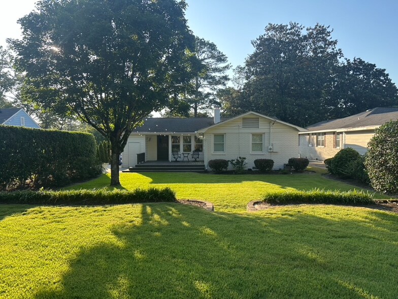 Building Photo - 749 Poinsettia St