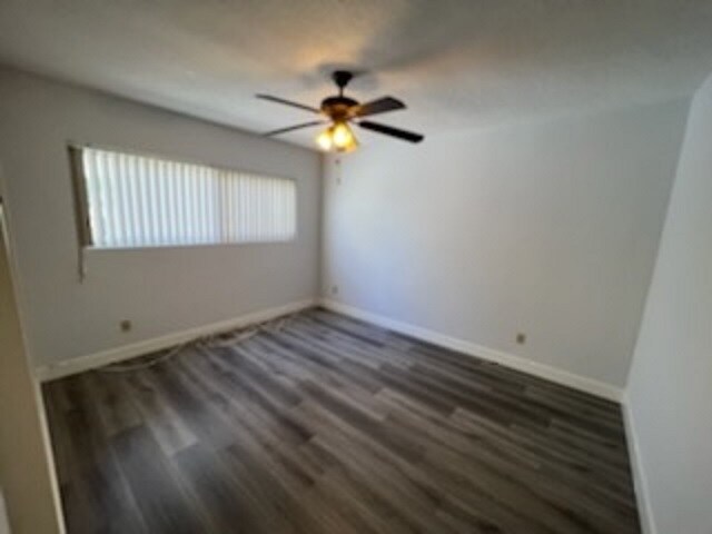 Building Photo - 1336 N Kenmore Ave