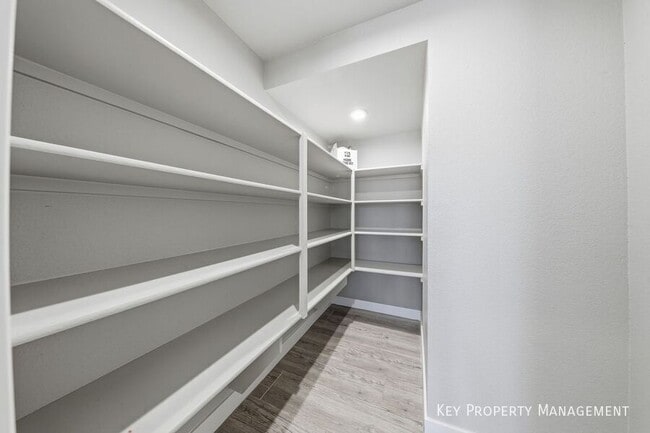 Building Photo - 5 Lilla Rosa St