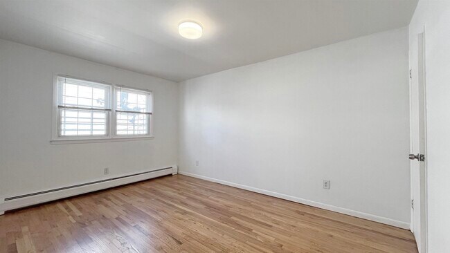 Building Photo - 421 Manila Ave