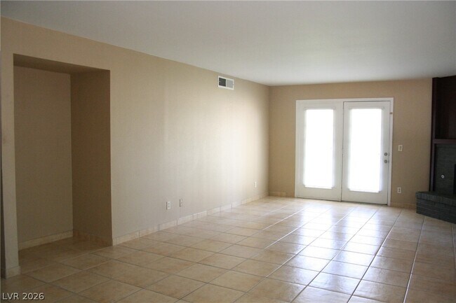 Building Photo - 2894 Lilac Ct