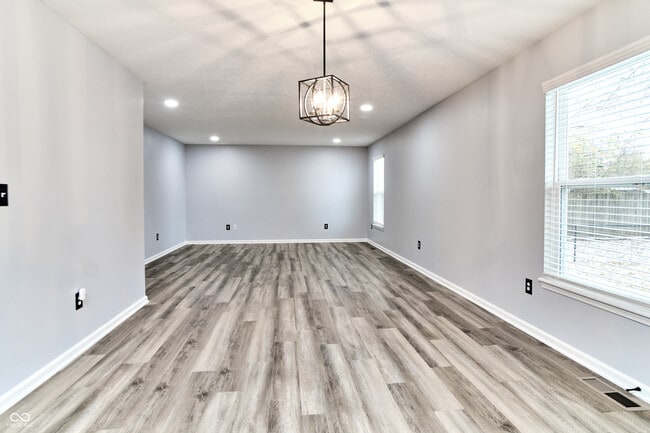 Building Photo - 730 N East St