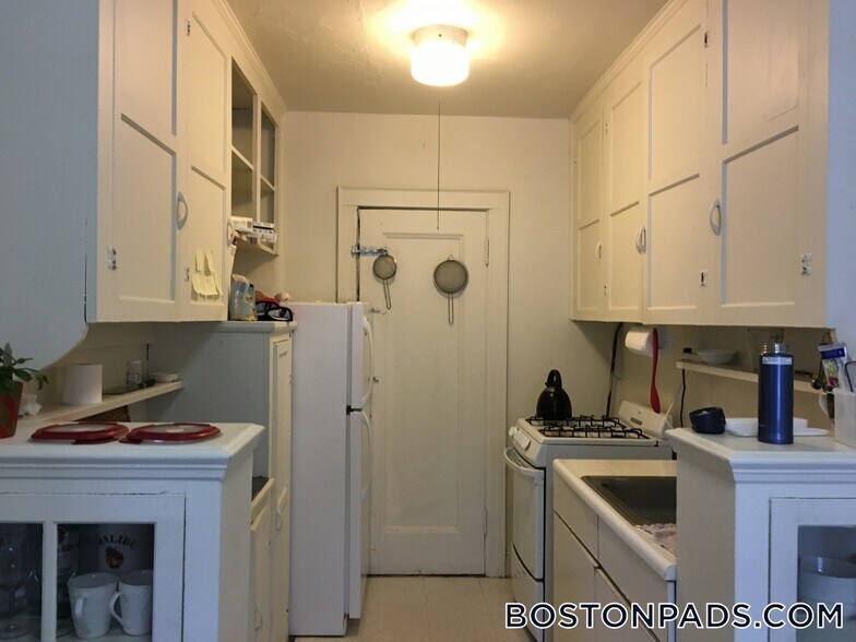 Building Photo - 2045 Commonwealth Ave