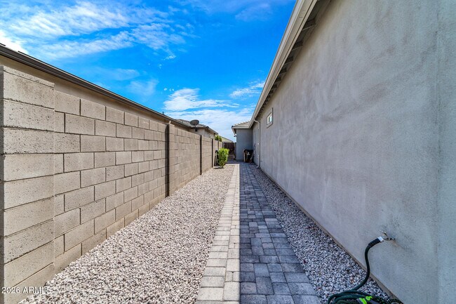 Building Photo - 10518 W Albert Ln