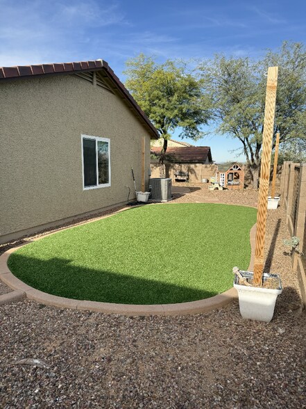 Building Photo - 615 E Sterling Canyon Dr