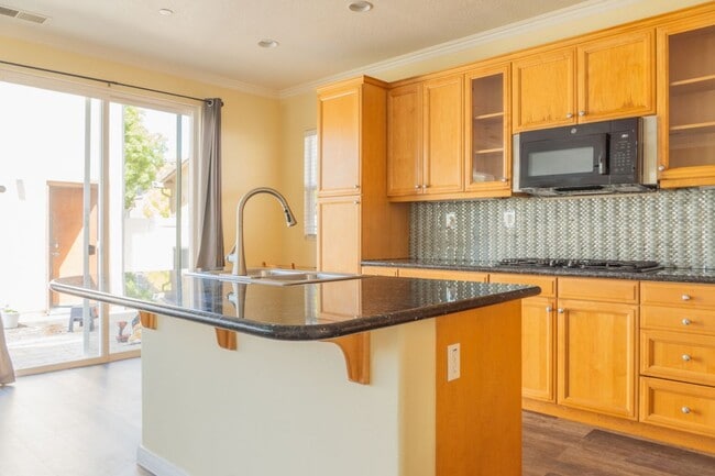 Building Photo - 329 Kiawah River Dr