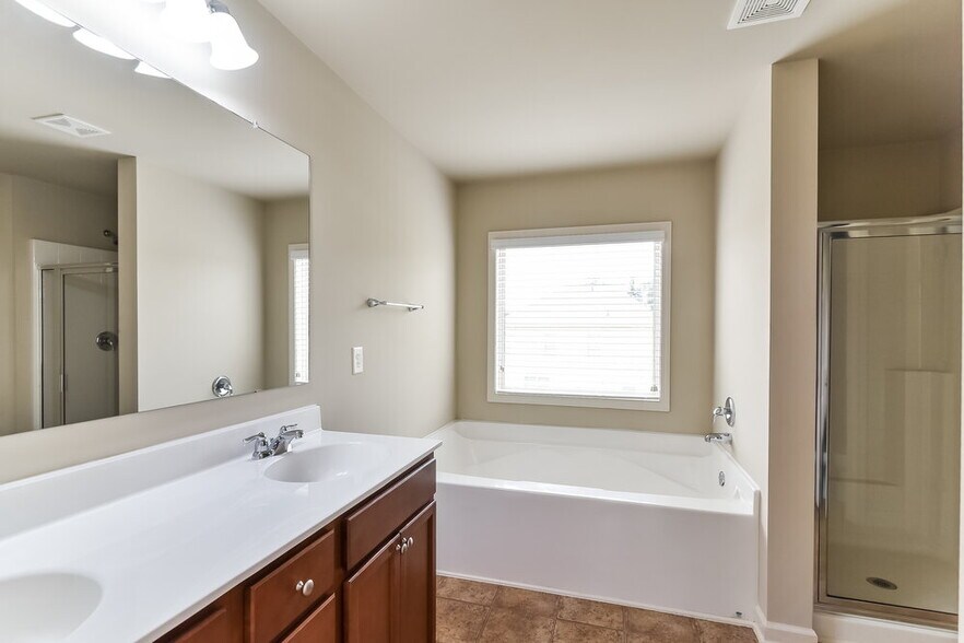 Building Photo - 631 Collingsworth Ln NE