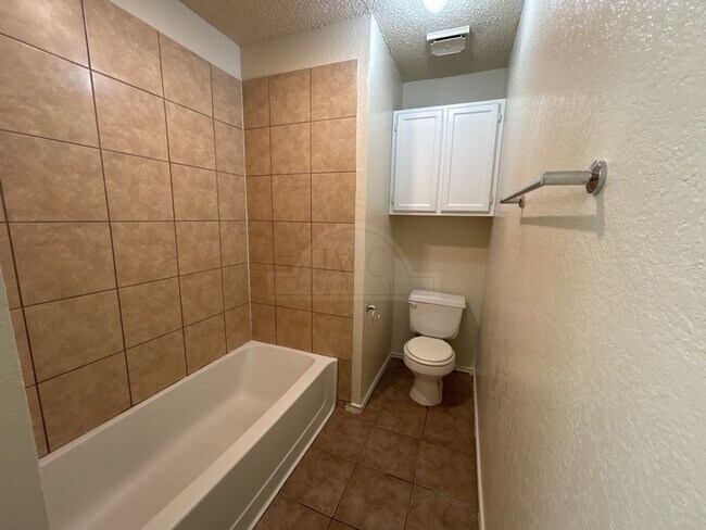 Building Photo - 3806 London Ln