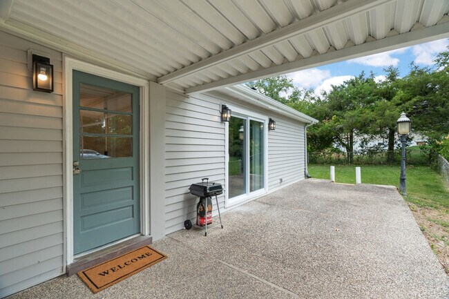 Building Photo - 11814 Flushing Dr