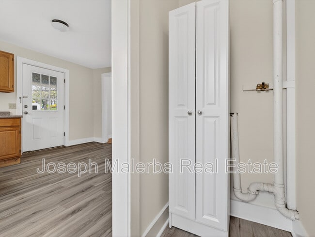 Building Photo - 483 Boswell Ave