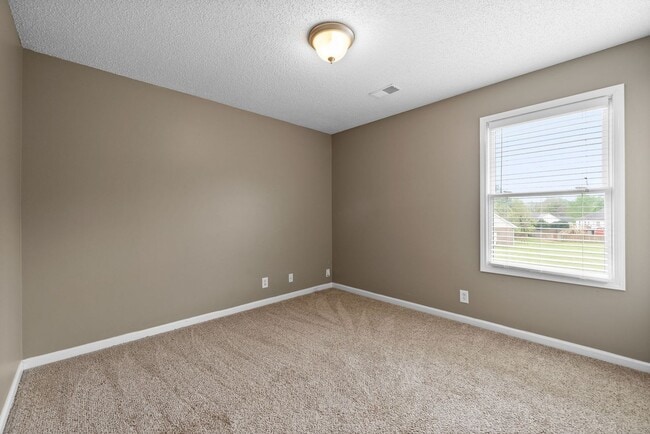 Building Photo - Pet-Friendly 3BR Home w/ 3-Car Garage, Fir...