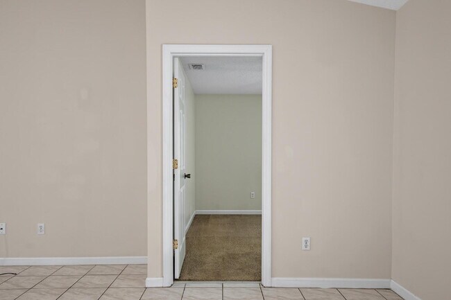 Building Photo - DUPLEX