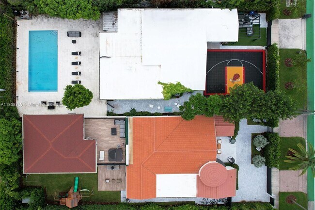 Building Photo - 3748 Prairie Ave