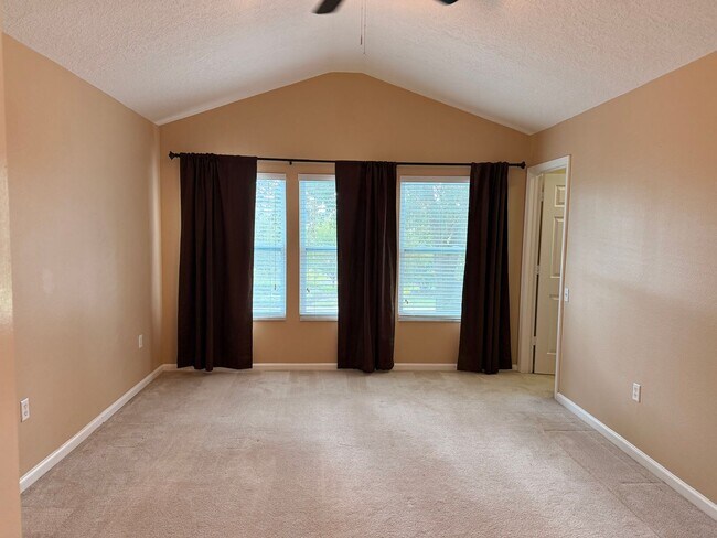 Building Photo - MOVE-IN SPECIAL!!! Townhome 3 Bedroom/2.5 Bathroom in Winter Park in a gated community