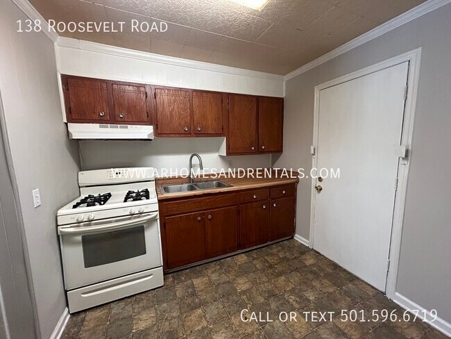 Building Photo - 138 Roosevelt Rd