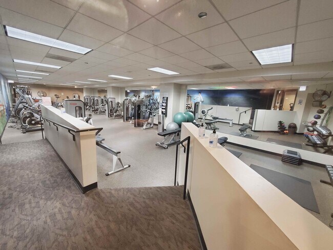 Building Photo - 440 N McClurg Ct