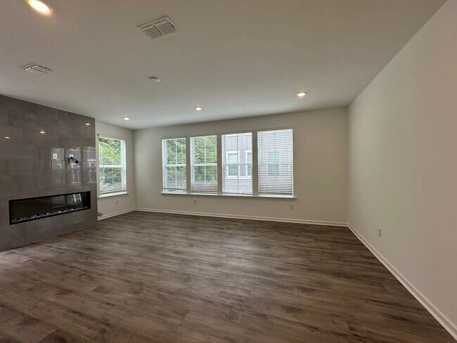 Building Photo - 5016 Rill Ct