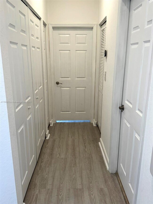 Building Photo - 3354 SE 1st Ct