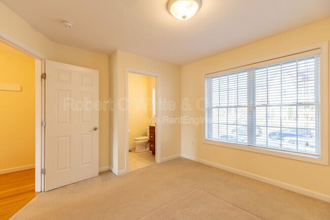 Building Photo - 330 Crystal Ave